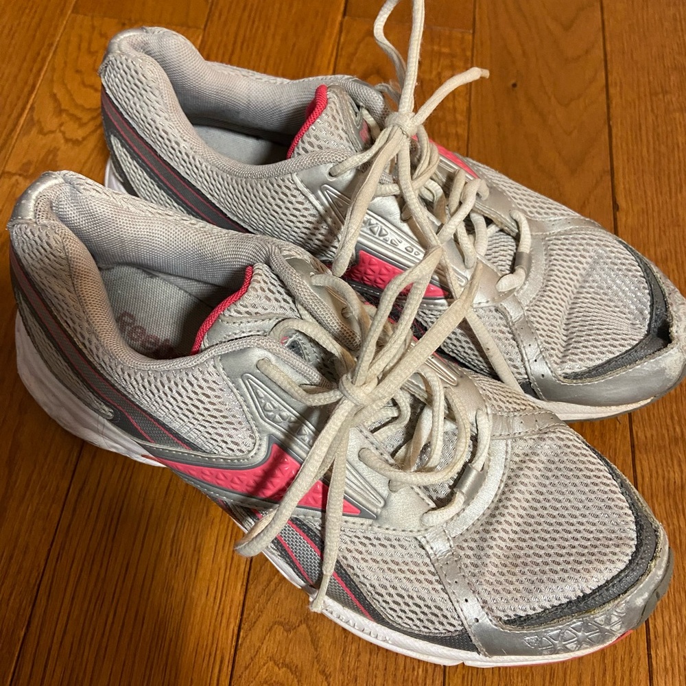 Reebok Women's Silver and Pink Athletic Shoes - Picture 3 of 5